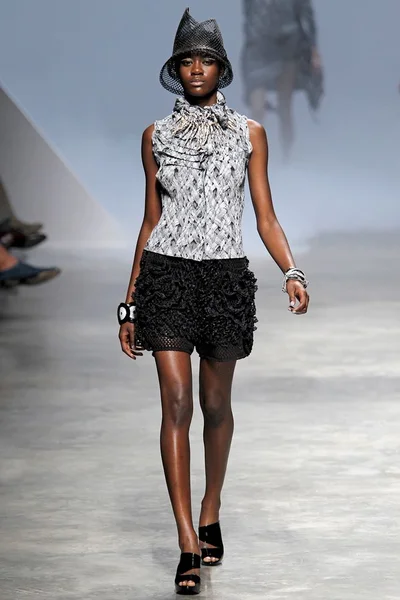 Look 32